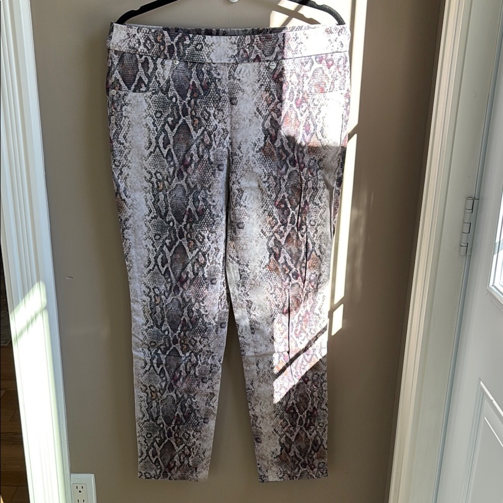 Robell Gray and Cream Cropped Pants with Animal Print
